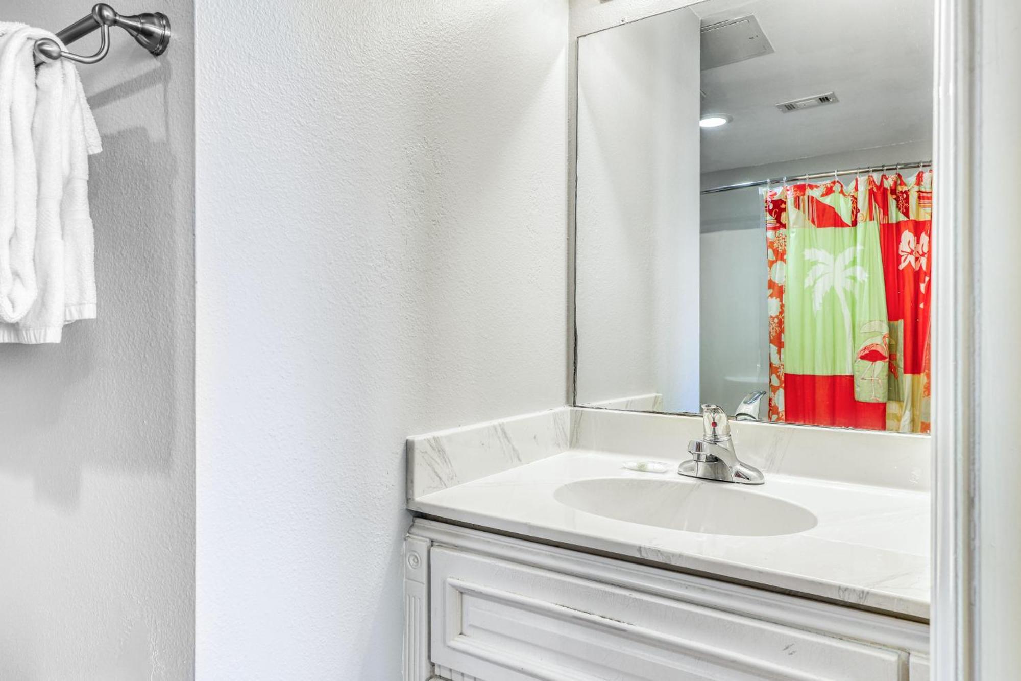 Shores Of Panama Resort By Vacasa Panama City Beach Room photo
